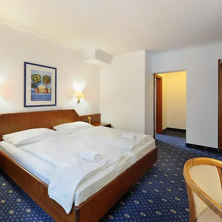 Ambassador Parkhotel 3* München