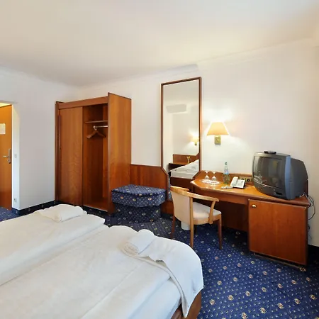 מלון Ambassador Parkhotel 3*