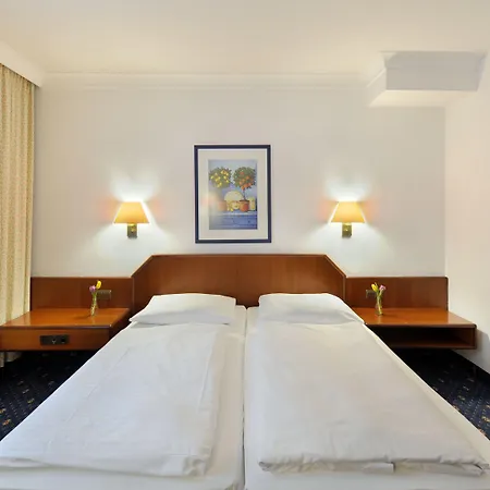 Ambassador Parkhotel 3*