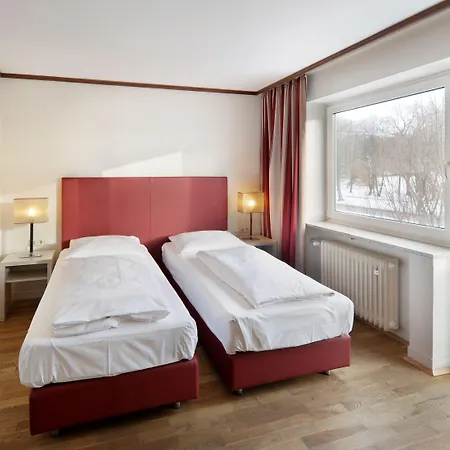 Ambassador Parkhotel מלון 3*