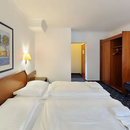 Ambassador Parkhotel Otel 3*