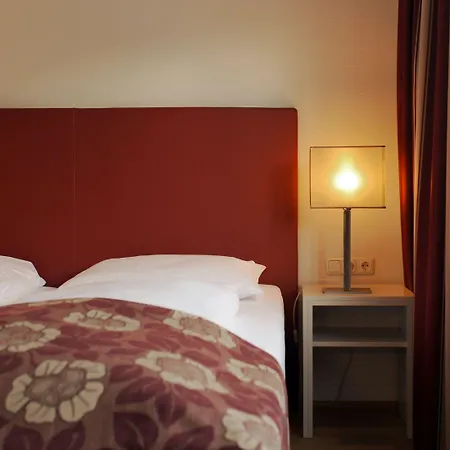 Ambassador Parkhotel 3* מינכן