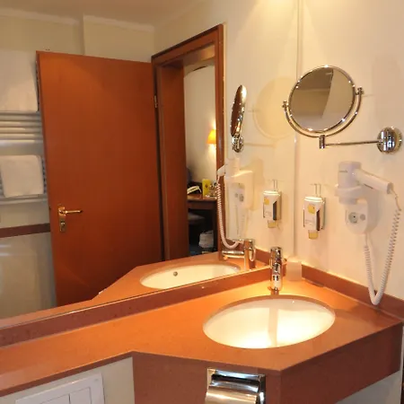 Ambassador Parkhotel Otel 3*