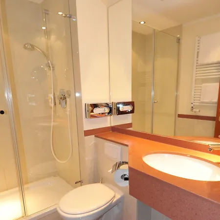 Ambassador Parkhotel Otel