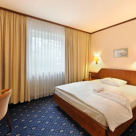 Ambassador Parkhotel Szálloda 3*