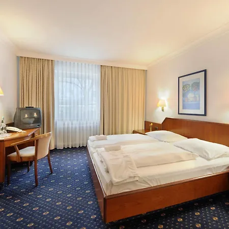 Ambassador Parkhotel 3* München