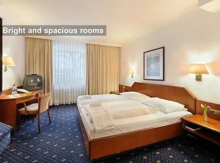 Ambassador Parkhotel מלון 3*