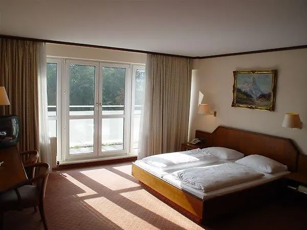Hotel Ambassador Parkhotel 3*