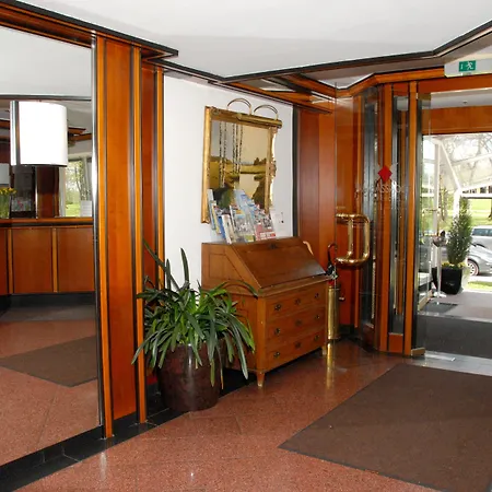 Ambassador Parkhotel 3*