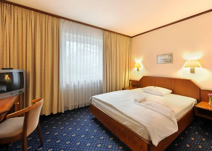מלון Ambassador Parkhotel 3*
