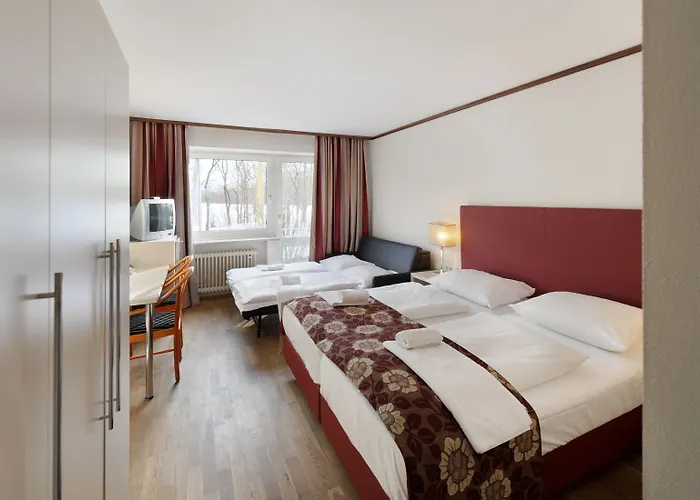 Ambassador Parkhotel מלון 3*