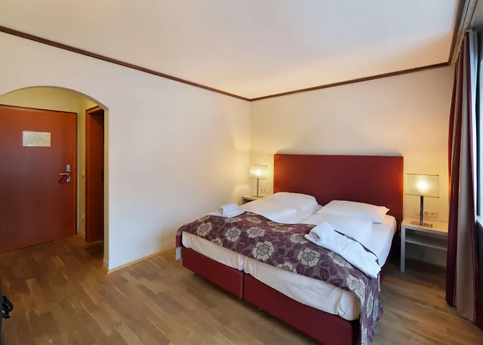 מלון Ambassador Parkhotel 3*