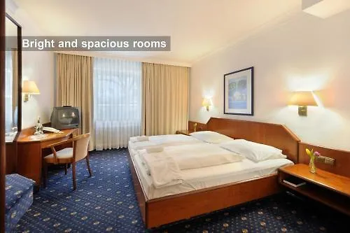 Ambassador Parkhotel מלון 3*